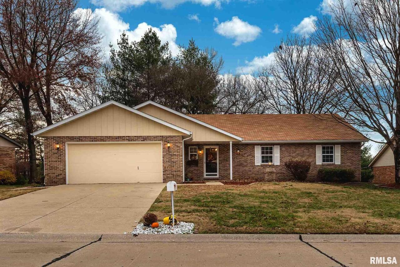 1842 Spruce Hills Dr., Belleville, IL 62221