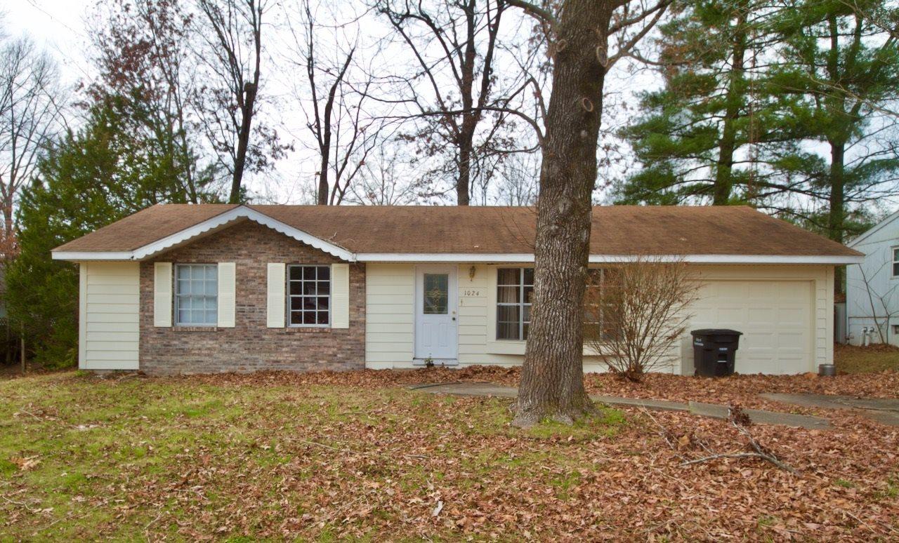 1024 W Willow St., Carbondale, IL 62901