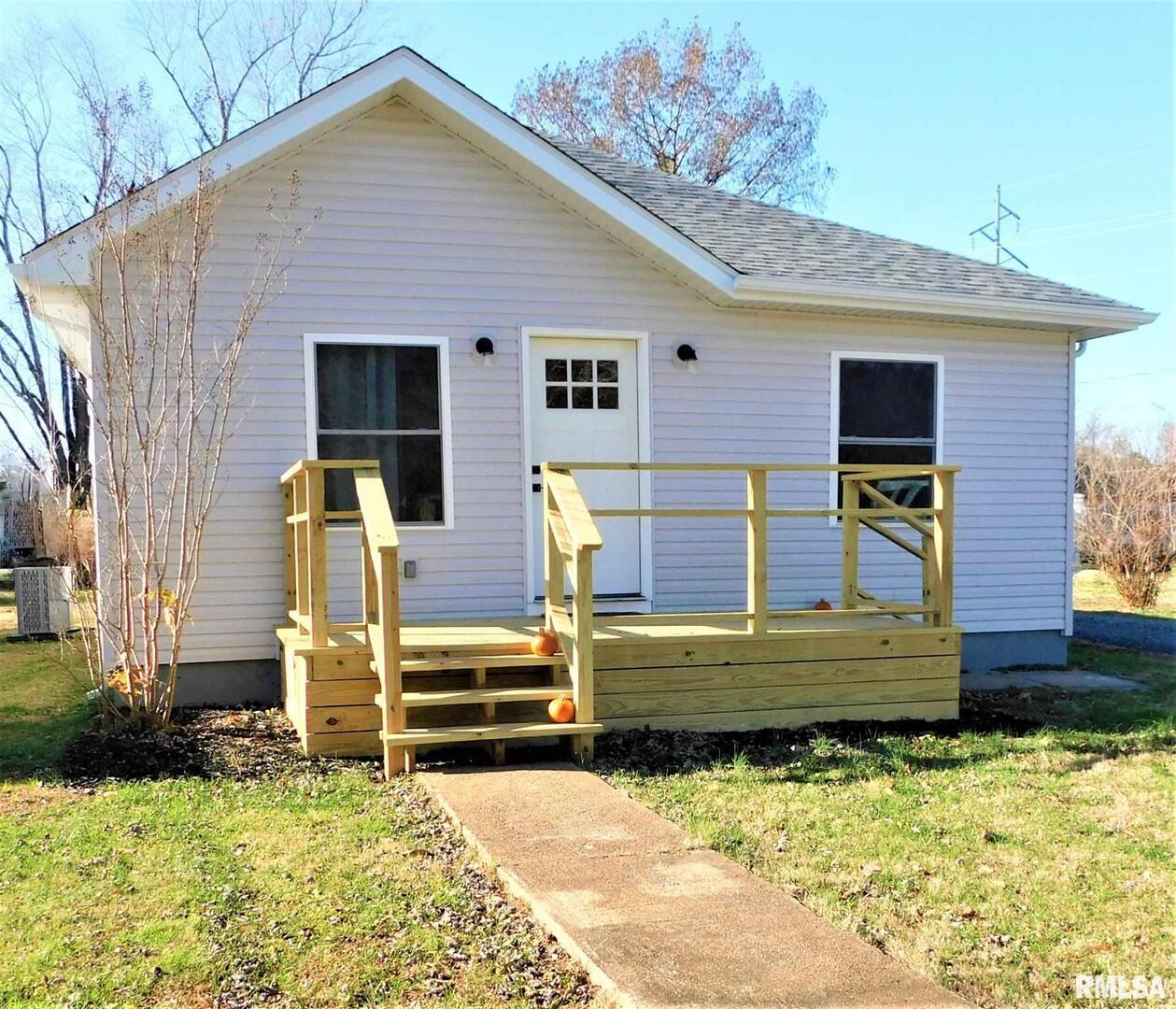 909 N Commercial St., Benton, IL 62812