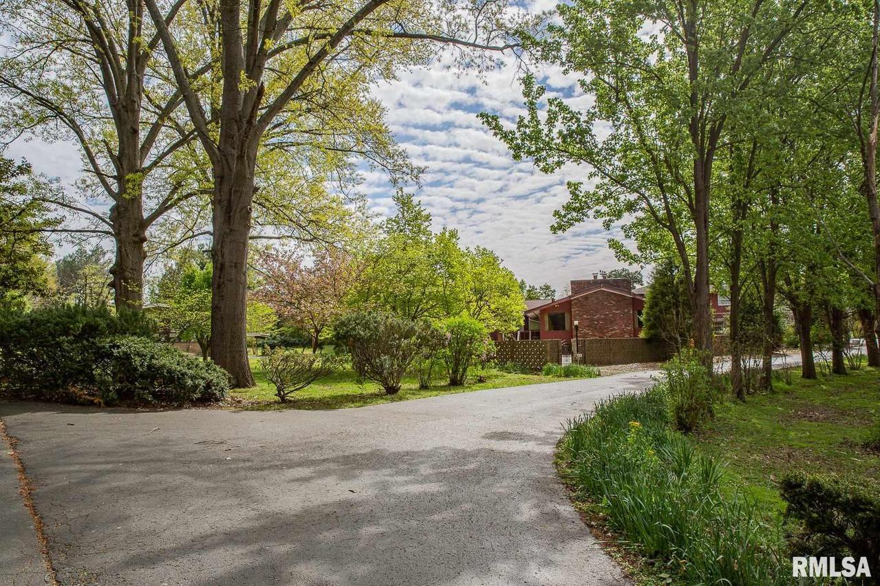 2611 Striegel Rd., Carbondale, IL 62901