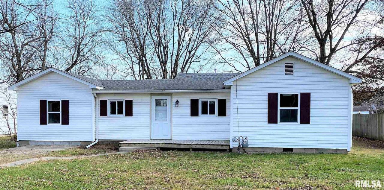 807 S Main St., Clay City, IL 62824