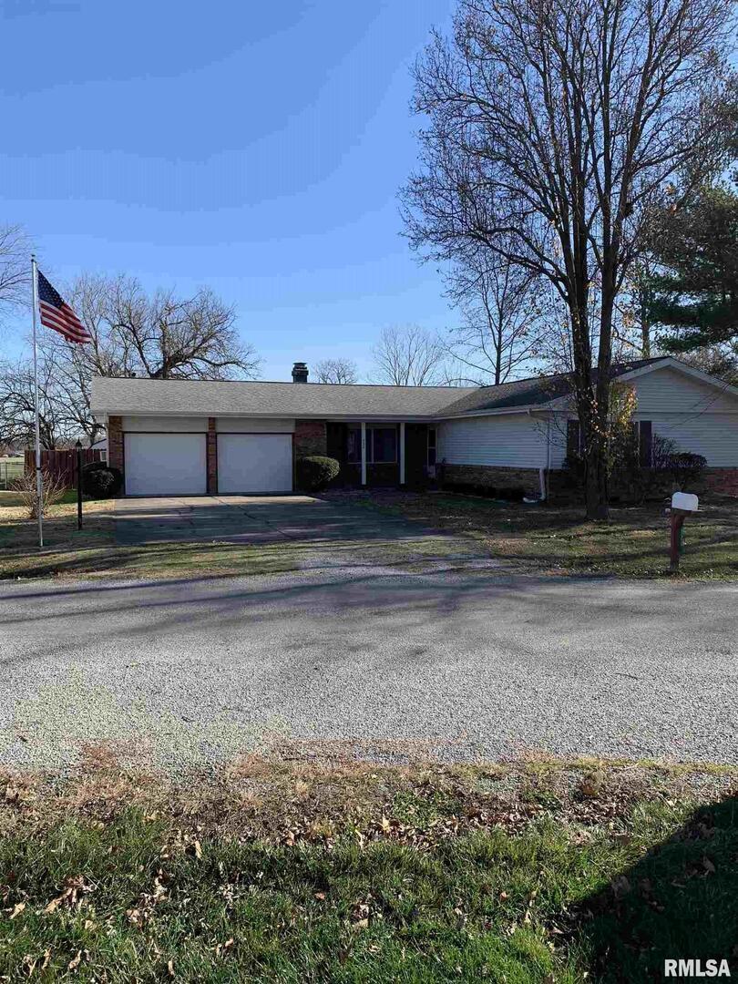 920 Pawnee Dr., Duquoin, IL 62832