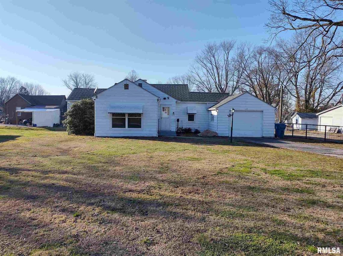 608 S Hancock St., Mcleansboro, IL 62859