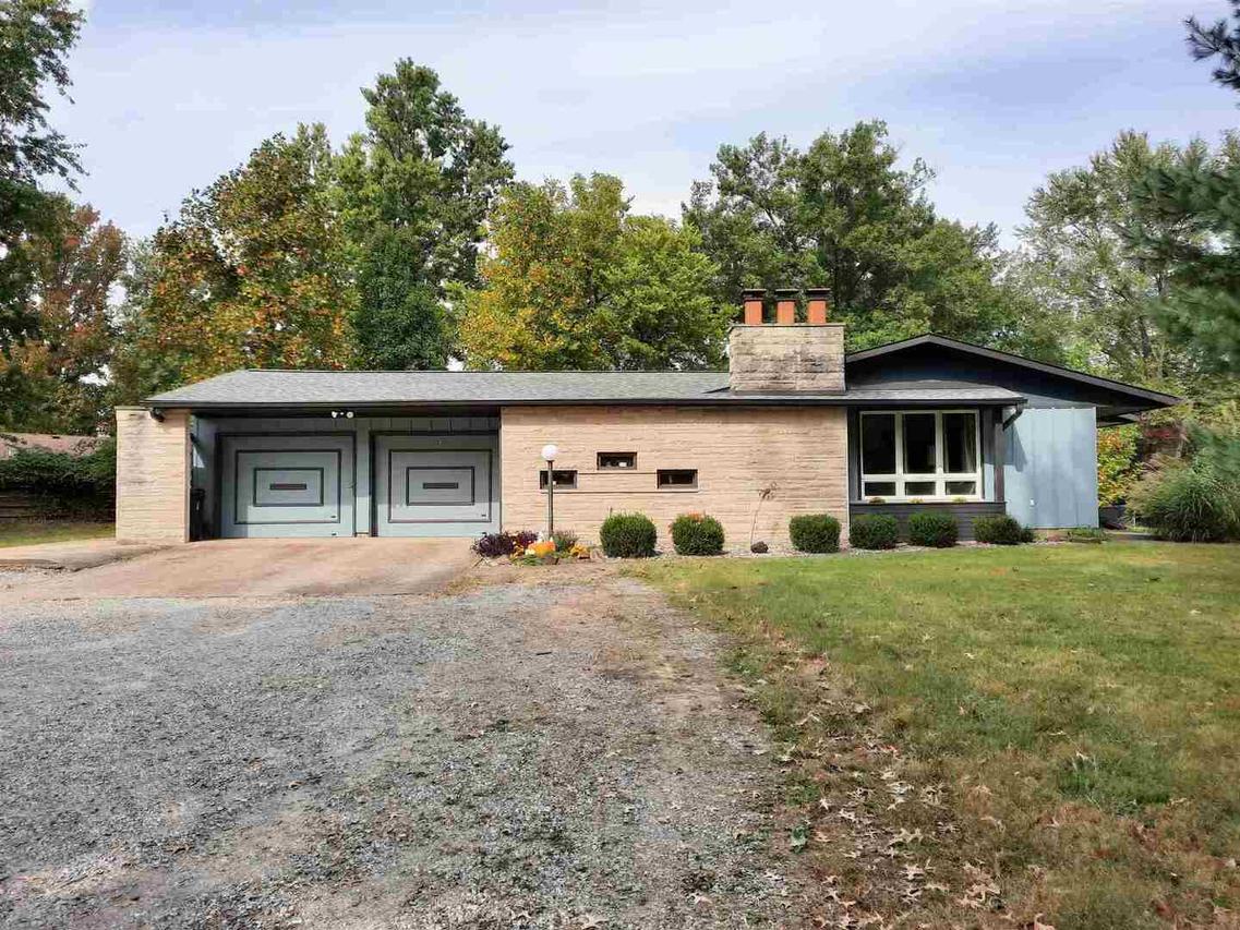 605 E Clark Tr., Herrin, IL 62948