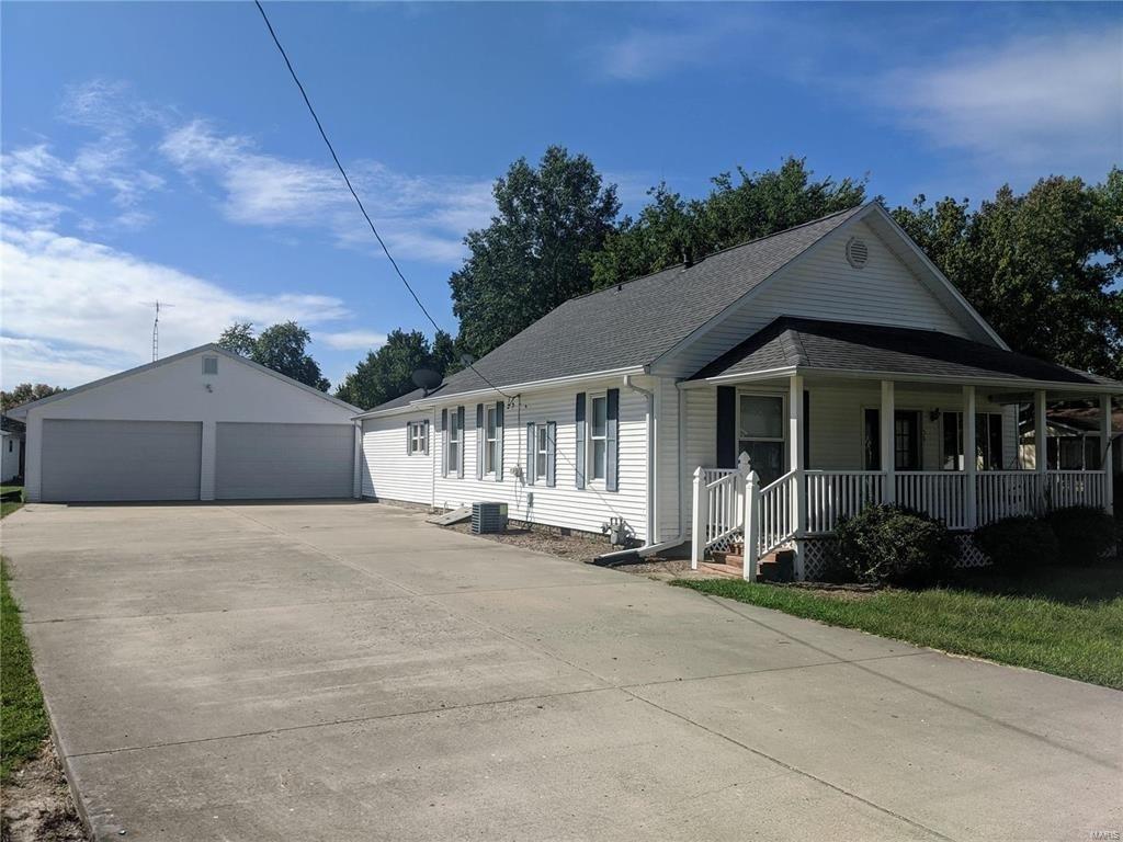 103 Yung St., Sesser, IL 62884