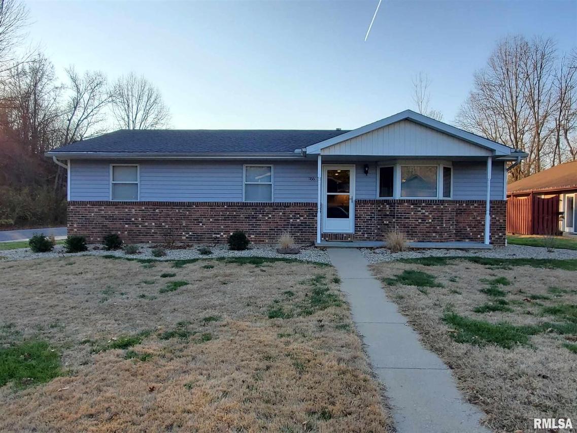 1166 Glenbeth Dr., Carbondale, IL 62901