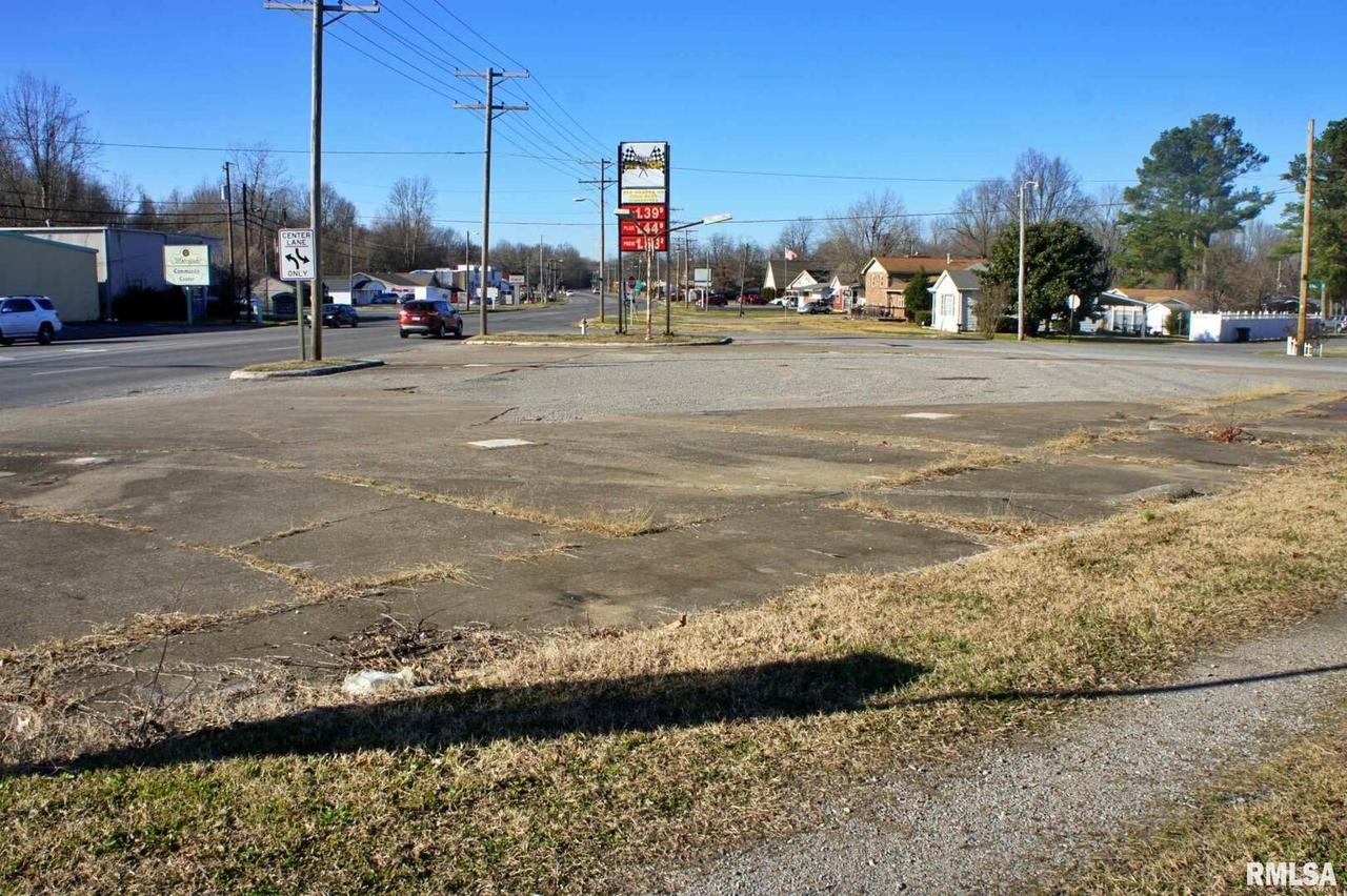 1021 W 10th St., Metropolis, IL 62960