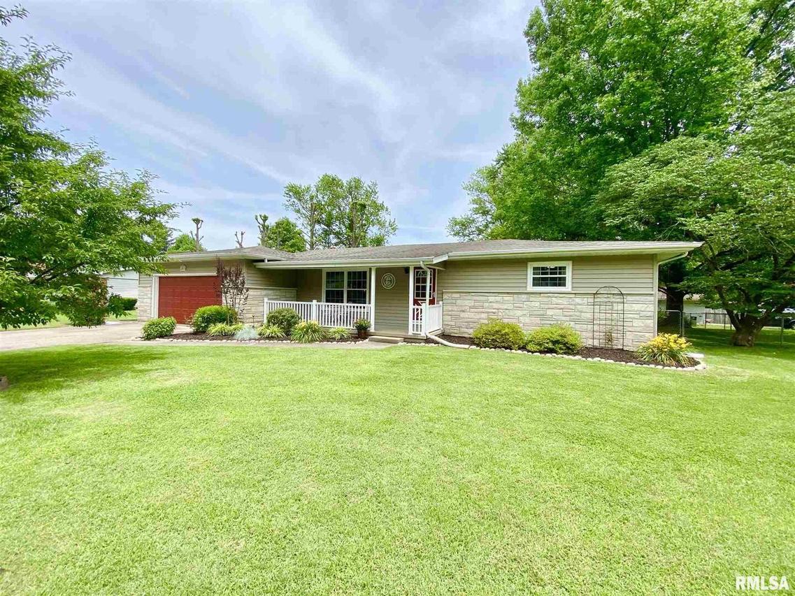 203 Westernaire Dr., Marion, IL 62959