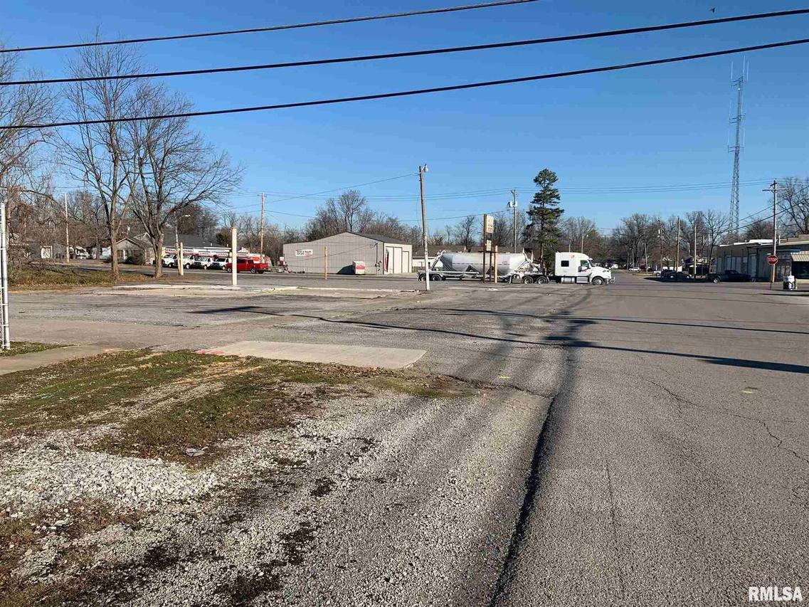 400 W 10th St., Metropolis, IL 62960