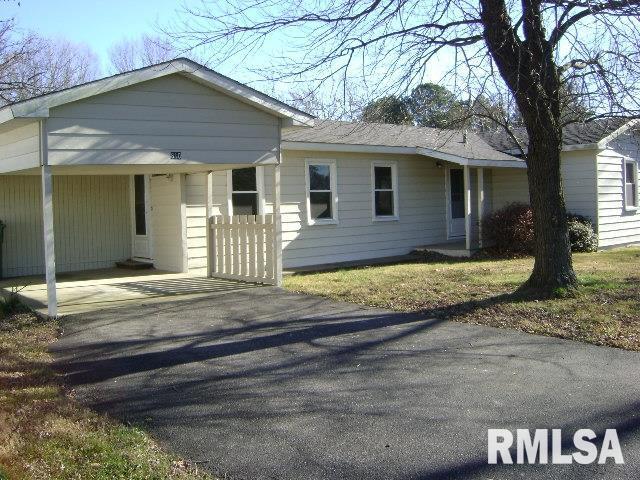 810 E Davie St., Anna, IL 62906