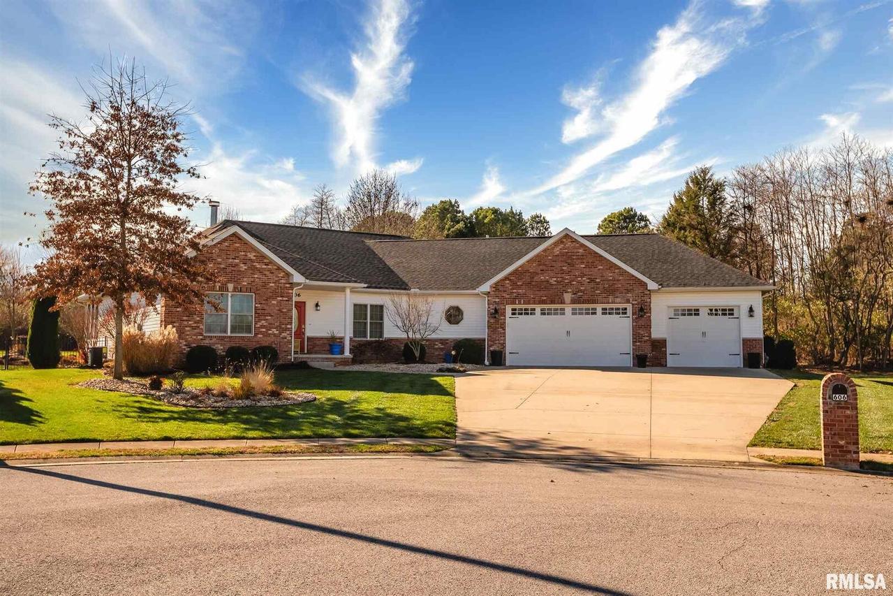 606 Deer Trail, Carbondale, IL 62901