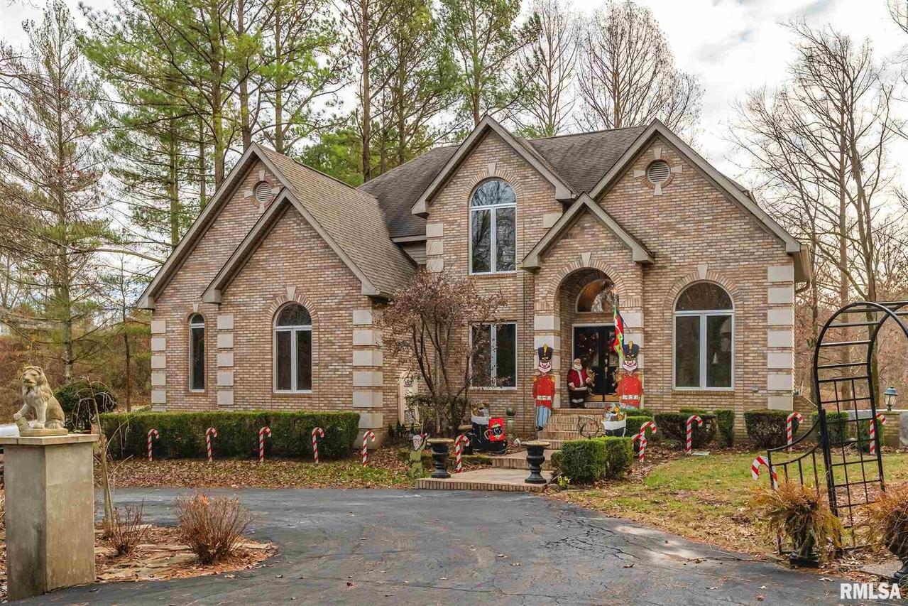 16 Conifer Ln., Murphysboro, IL 62966