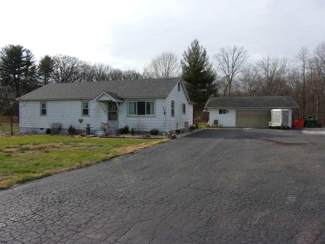 2627 Odin Rd., Odin, IL 62870