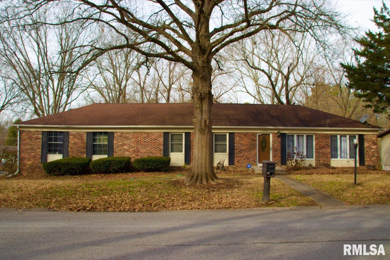 1034 W Laurel St., Carbondale, IL 62901