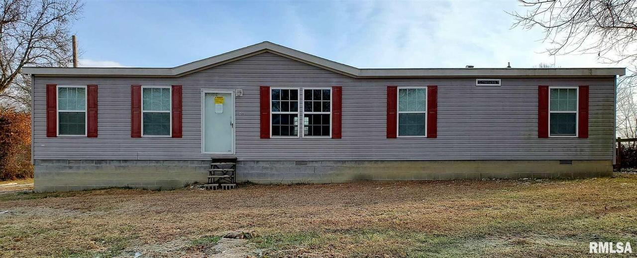 400 S Maple St., Ina, IL 62846