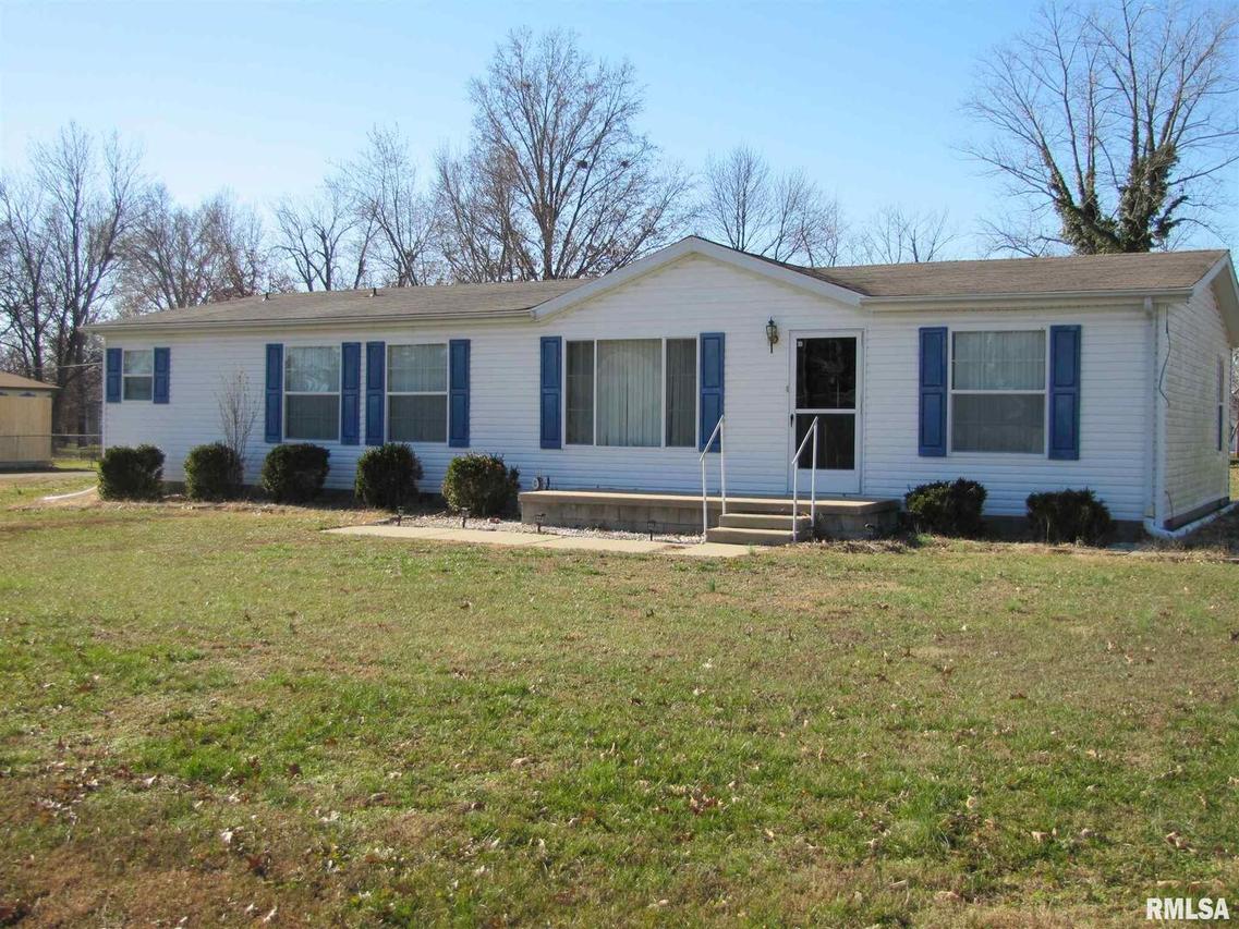 1307 N Trenary Ave., Salem, IL 62881