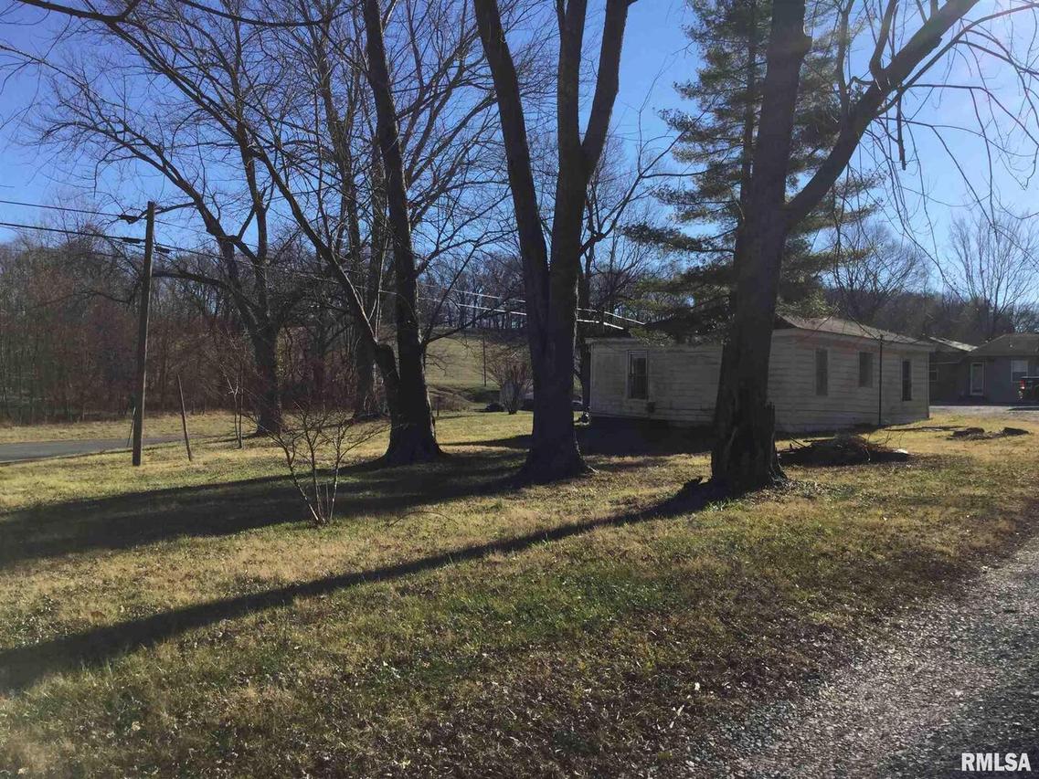 452 N Oak St., Cobden, IL 62920