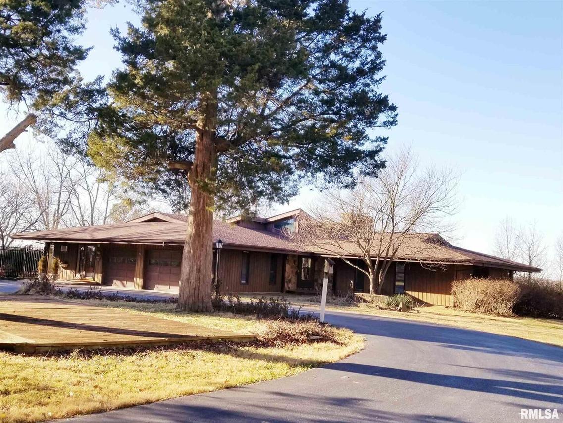 124 Lois Ln., Carbondale, IL 62901