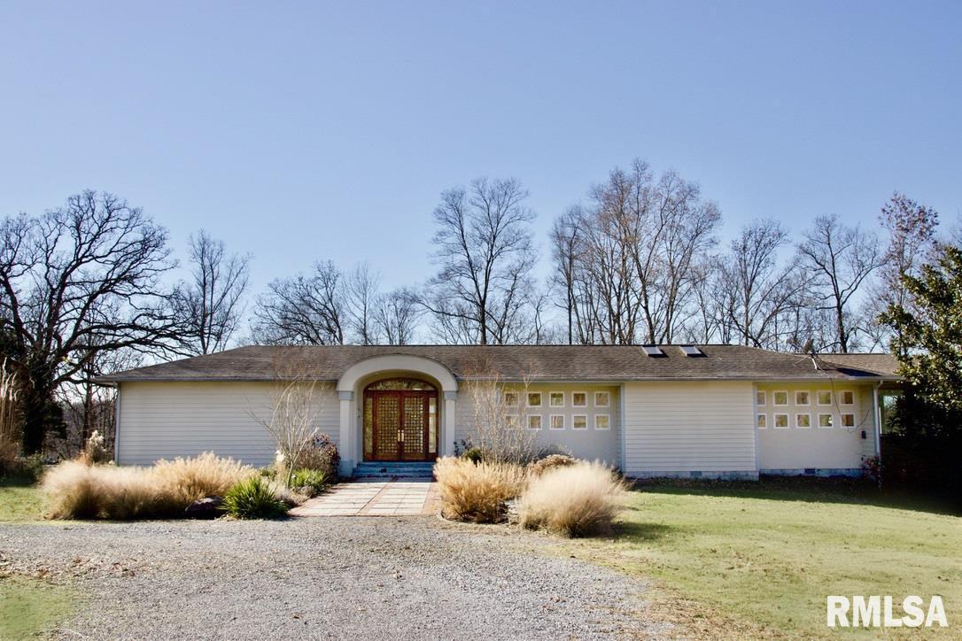 251 Deerfield Ln., Carbondale, IL 62902