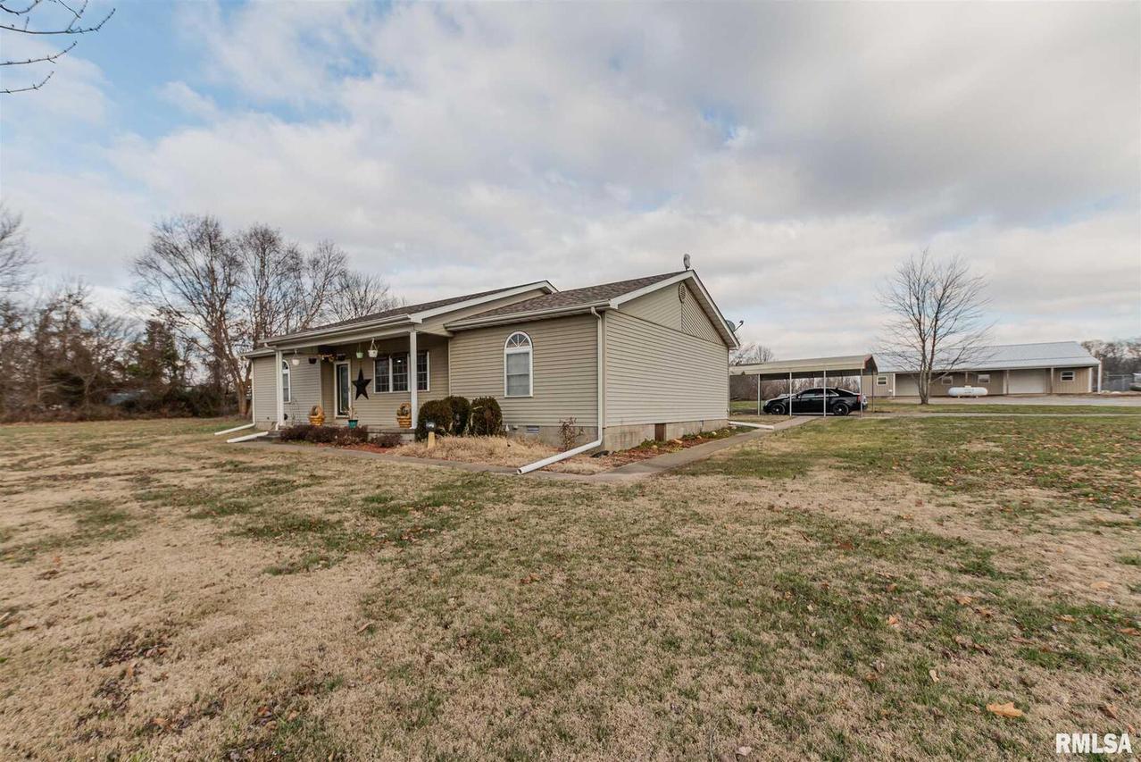 14292 State Route 242 Route, Mcleansboro, IL 62859