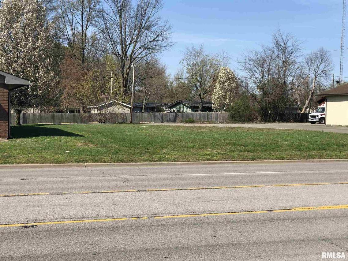 702 E Deyoung St., Marion, IL 62959