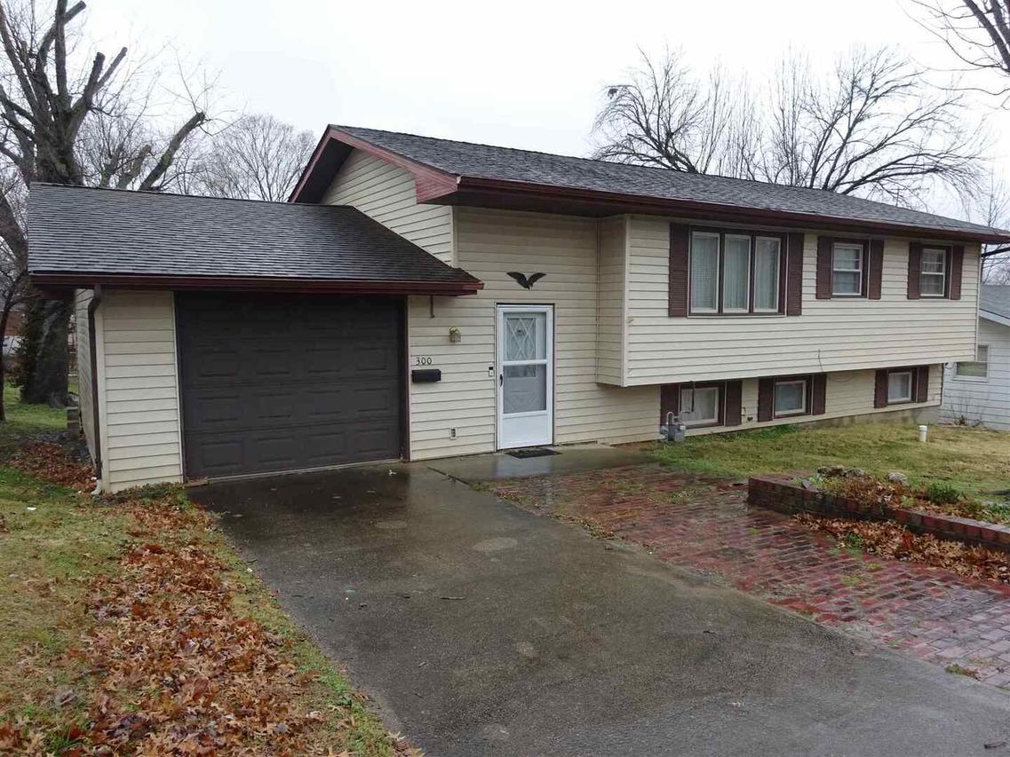 300 S Mill St., Harrisburg, IL 62946