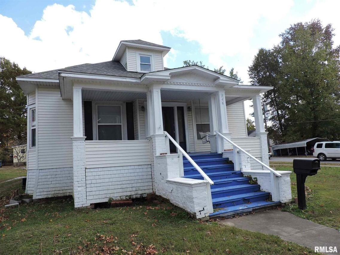 748 S Division Corner, Carterville, IL 62918
