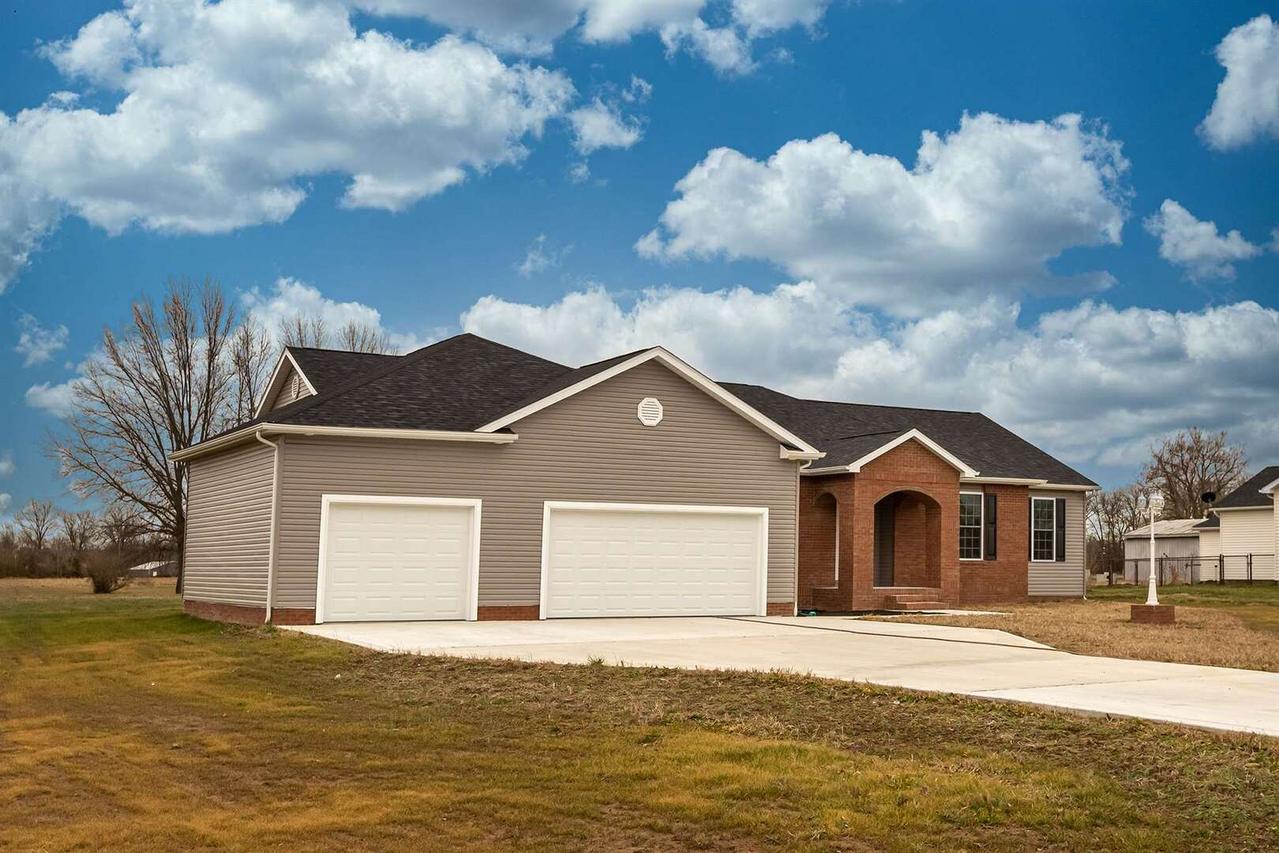 15398 Karigan Ave., Johnston City, IL 62951