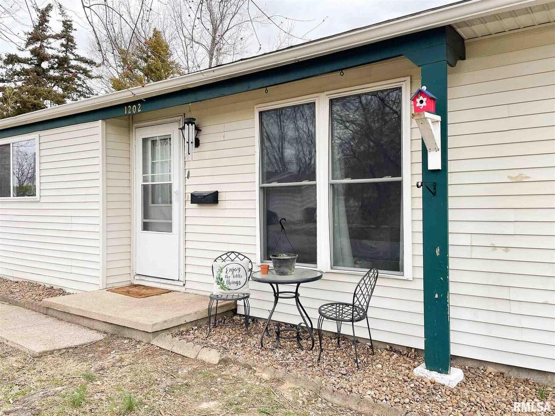 1202 Thompson St., Carterville, IL 62918
