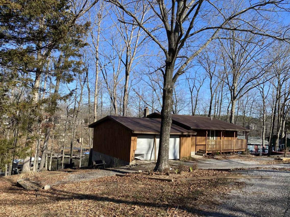 505 Lakeshore Dr., Goreville, IL 62939