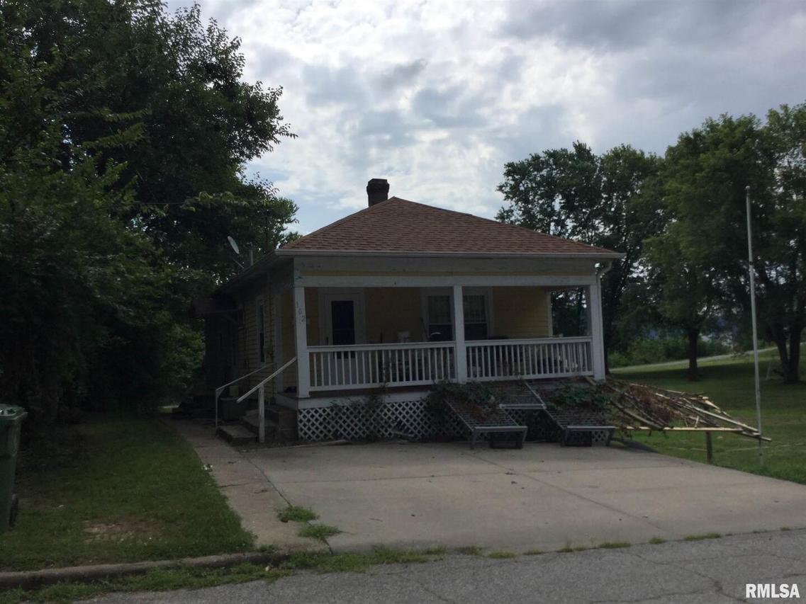 102 East Ave., Anna, IL 62906