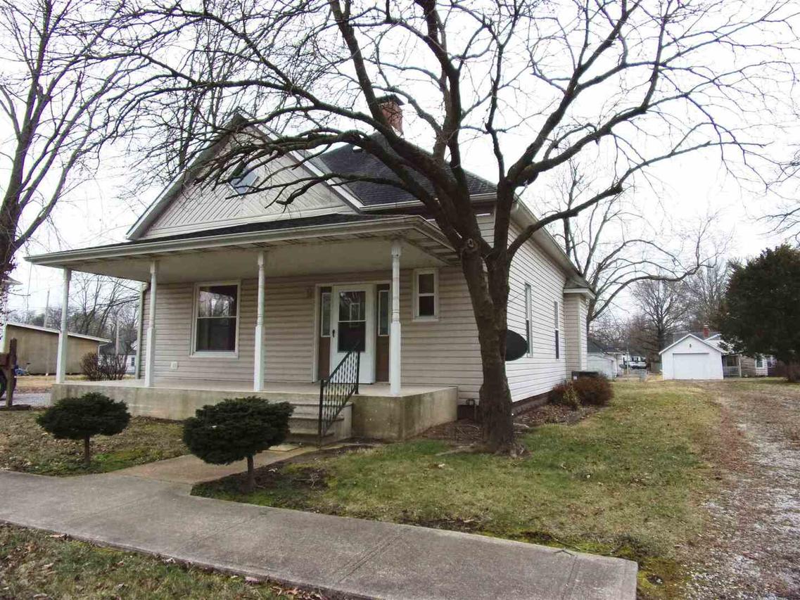 325 W Porter St., Salem, IL 62881