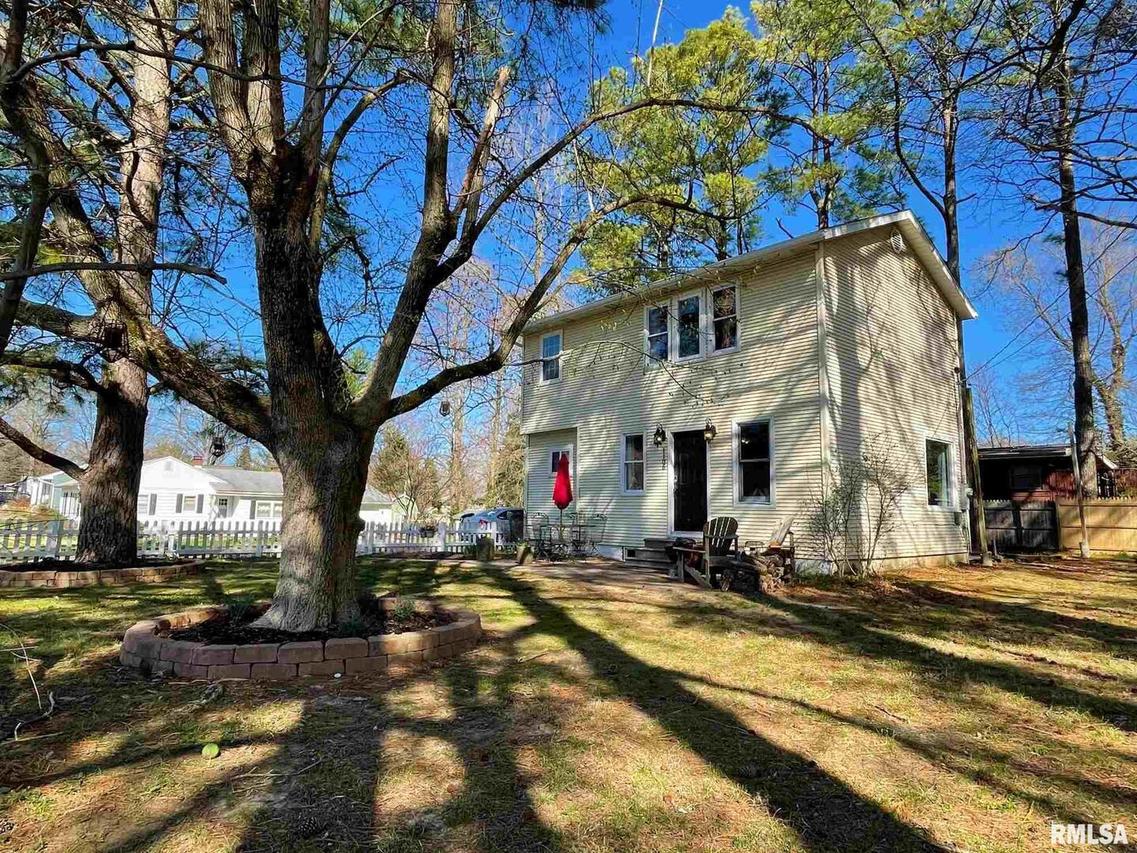 1106 W Freeman St., Carbondale, IL 62901