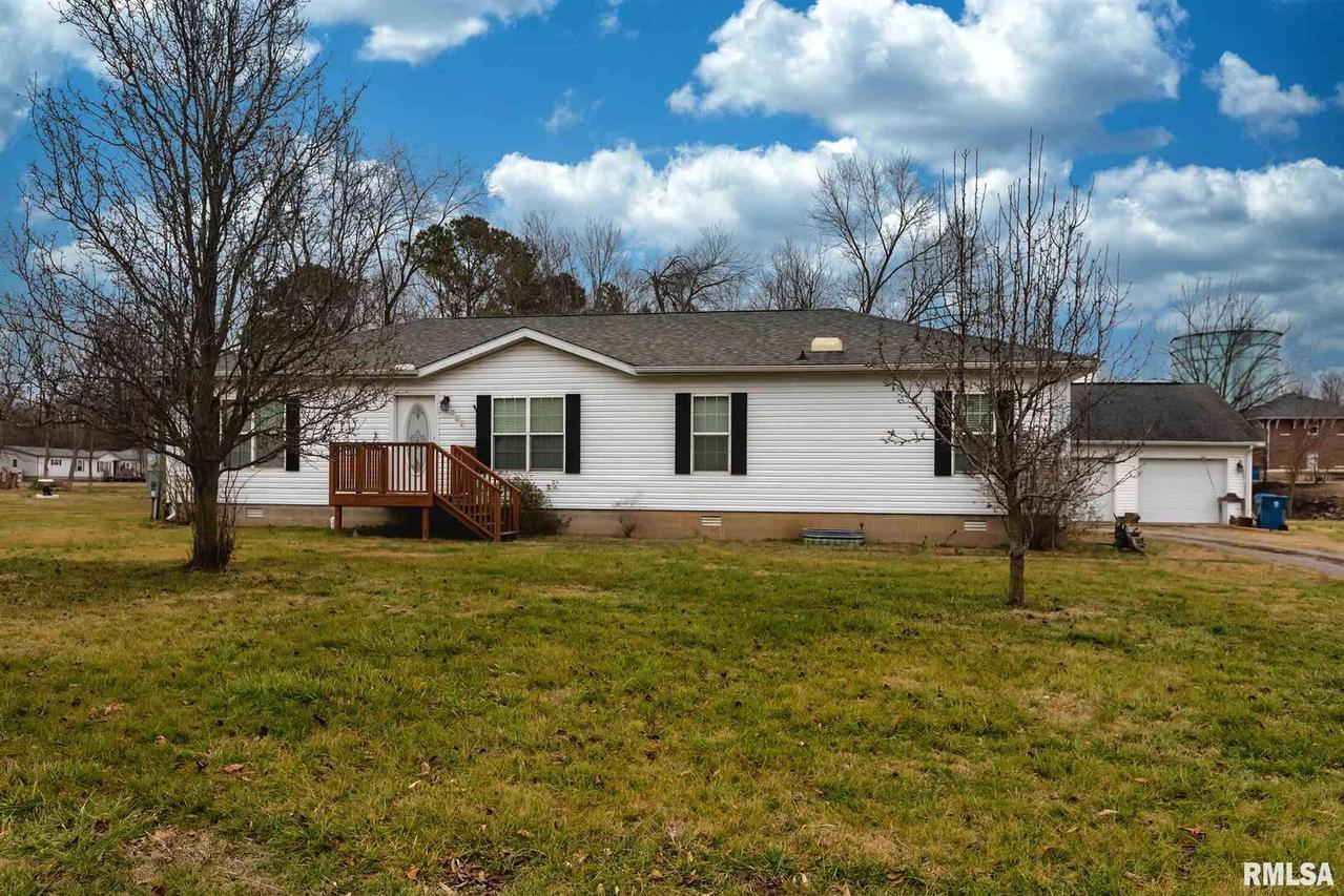 907 Market Ave., Johnston City, IL 62951