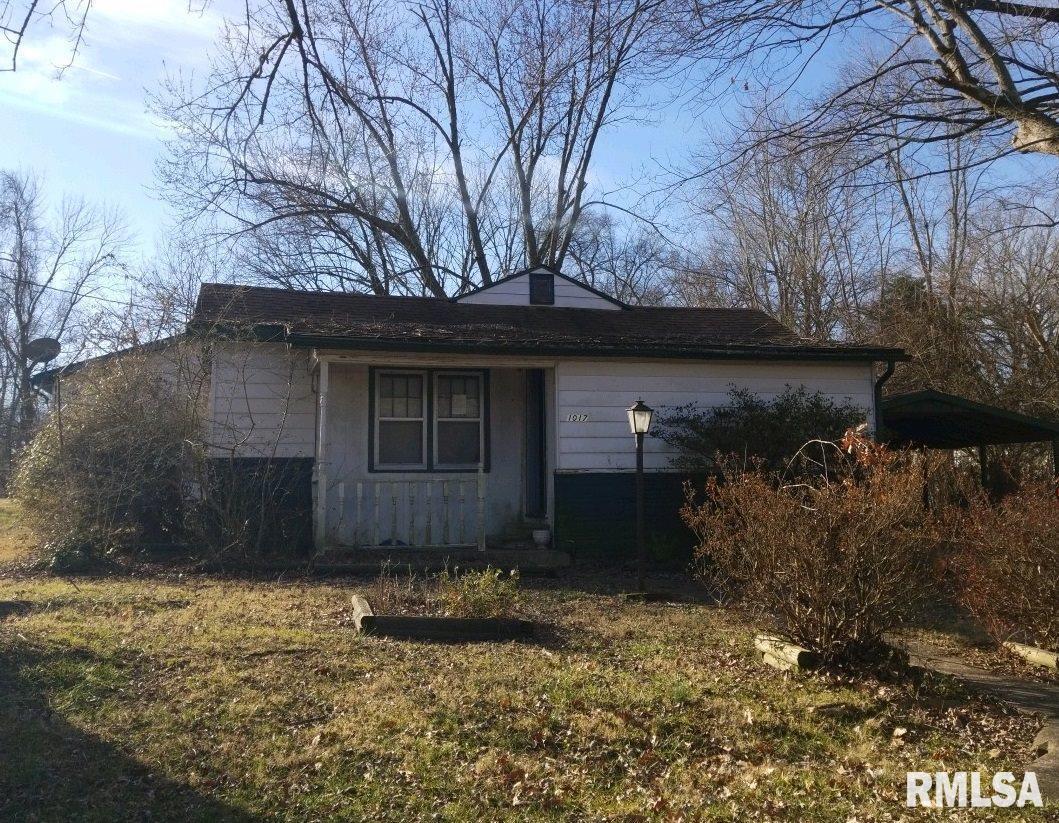 1017 Plum St., Harrisburg, IL 62946