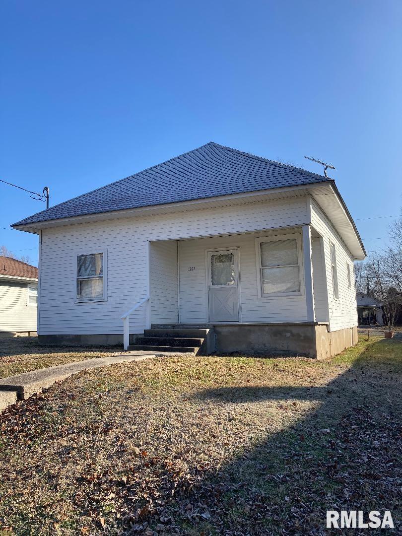 1307 N Barham Ave., Johnston City, IL 62951
