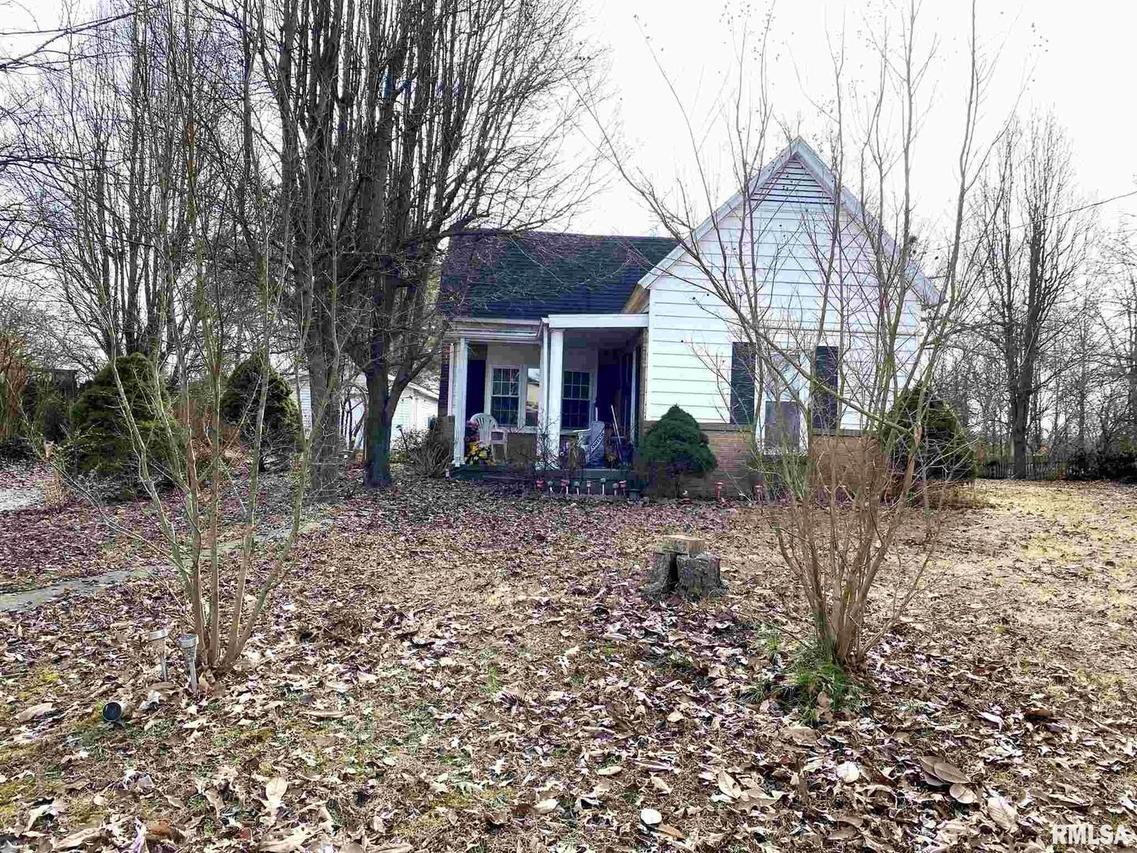 601 W 4th St., Johnston City, IL 62951