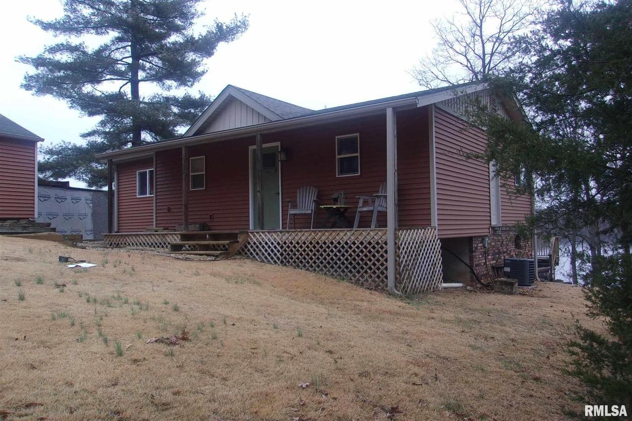 19283 Braggs Ln., West Frankfort, IL 62896