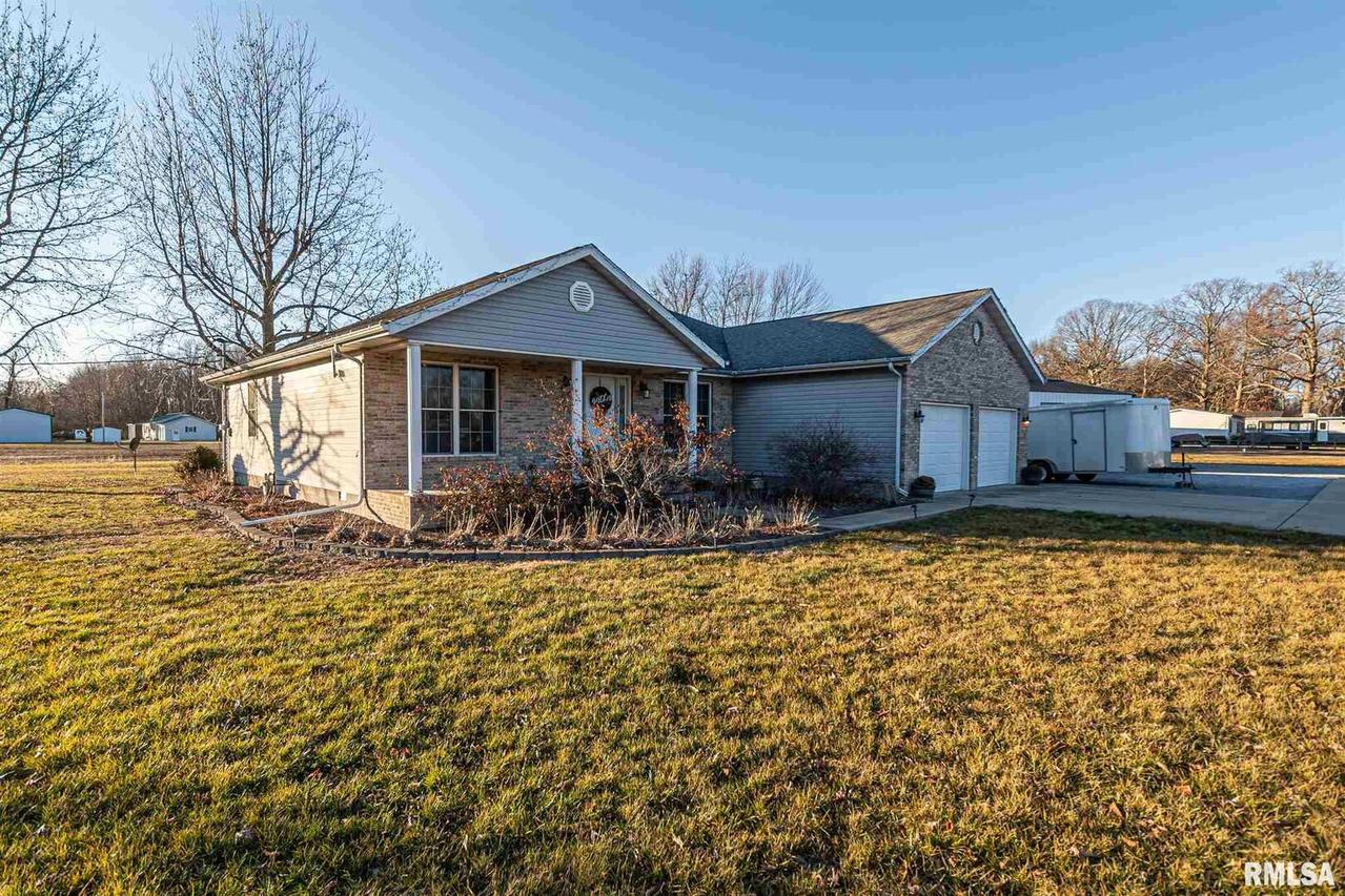 685 S County Highway 13 Hwy., Bonnie, IL 62816