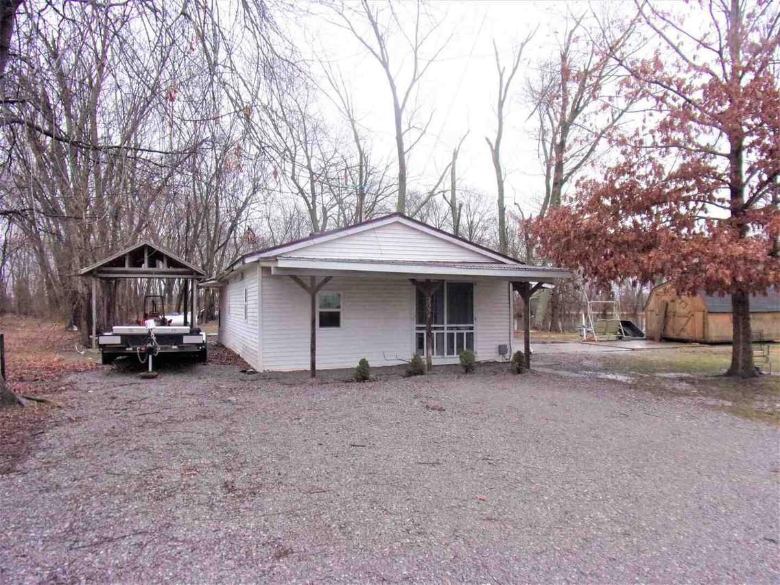 3594 N Route 51 St., Duquoin, IL 62832