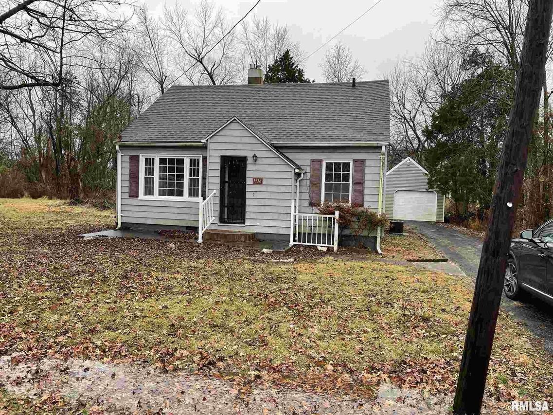 1716 W. Monroe St., Herrin, IL 62948