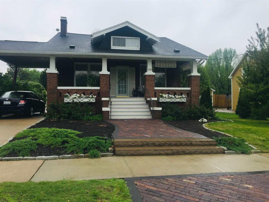 2213 Division St., Murphysboro, IL 62966