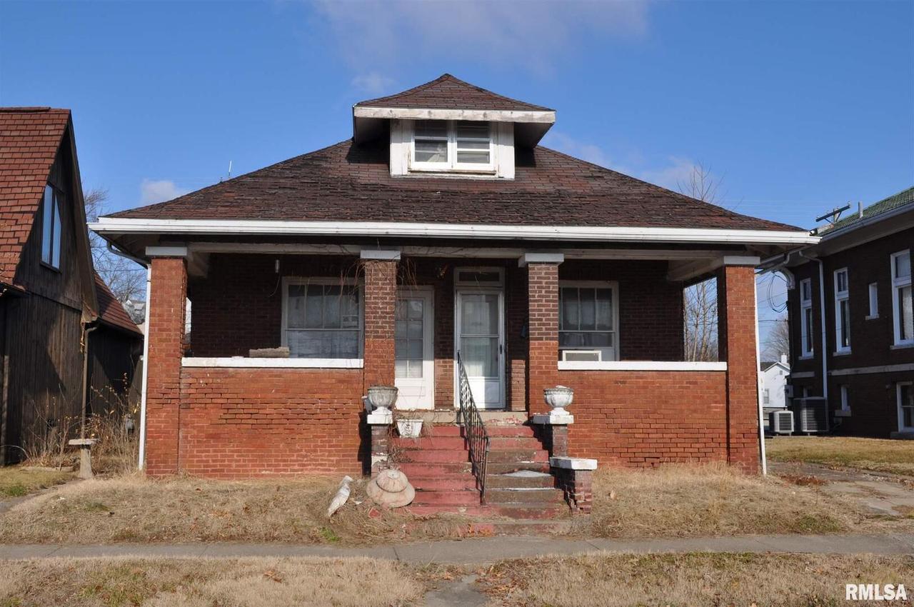 104 W Cherry St., Carmi, IL 62821