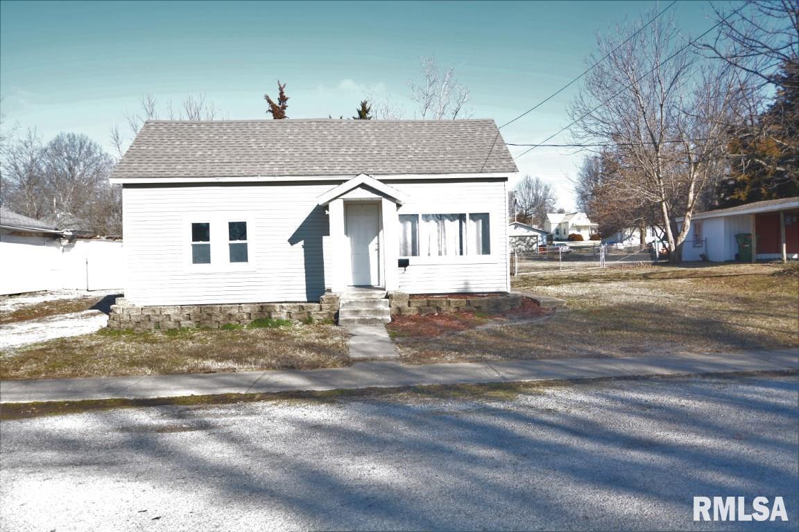 706 W 10th St., Johnston City, IL 62951