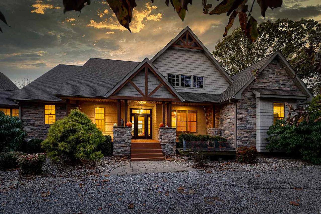 16730 Old Creal Springs Rd., Marion, IL 62959