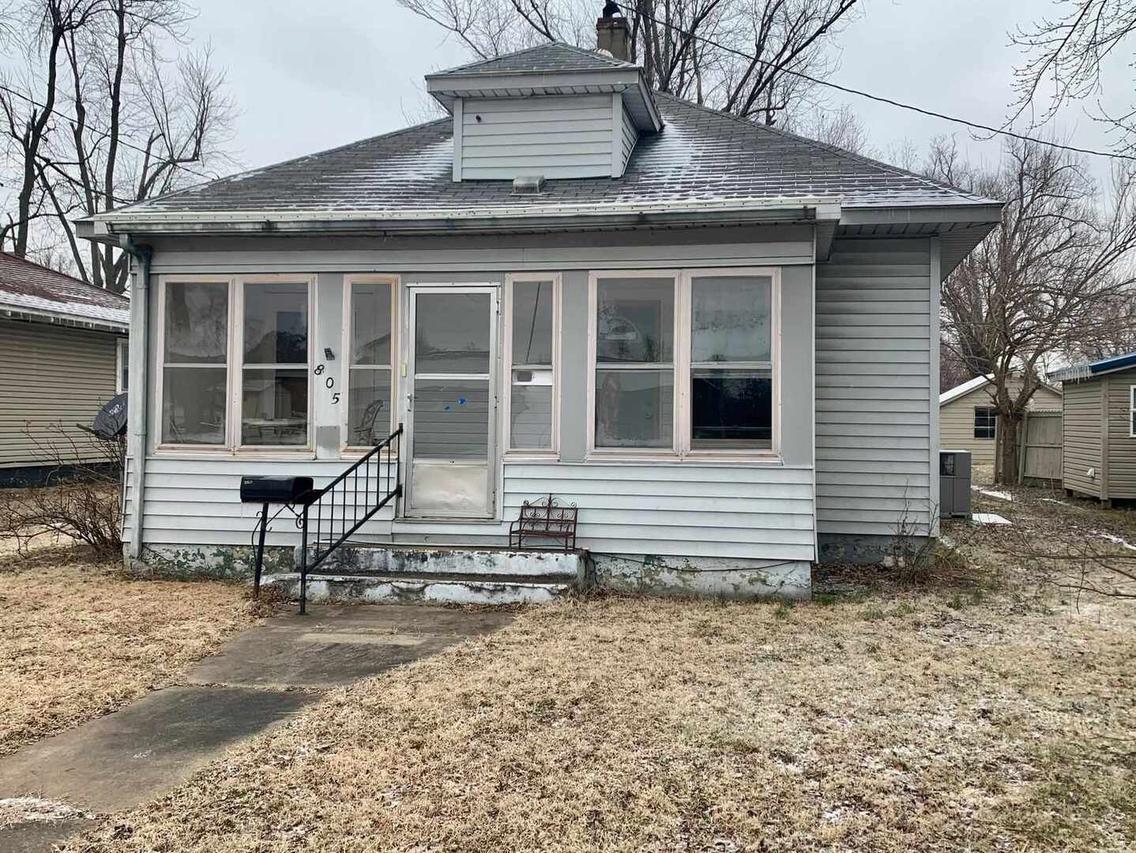 805 E 5th St., Metropolis, IL 62960