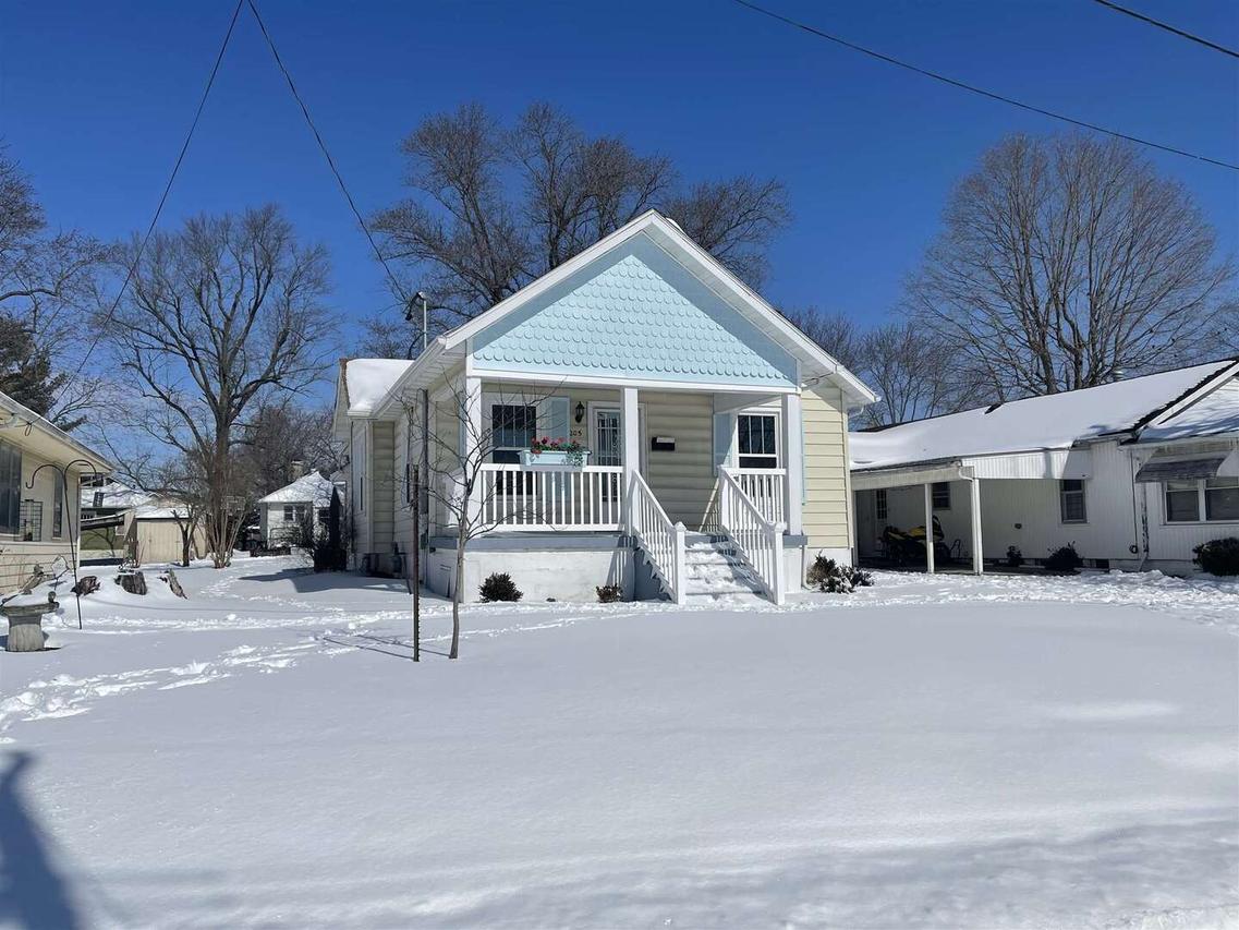 205 Douglas St., Anna, IL 62906