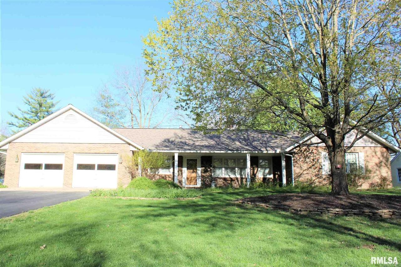 1156 N Franklin St., Salem, IL 62881