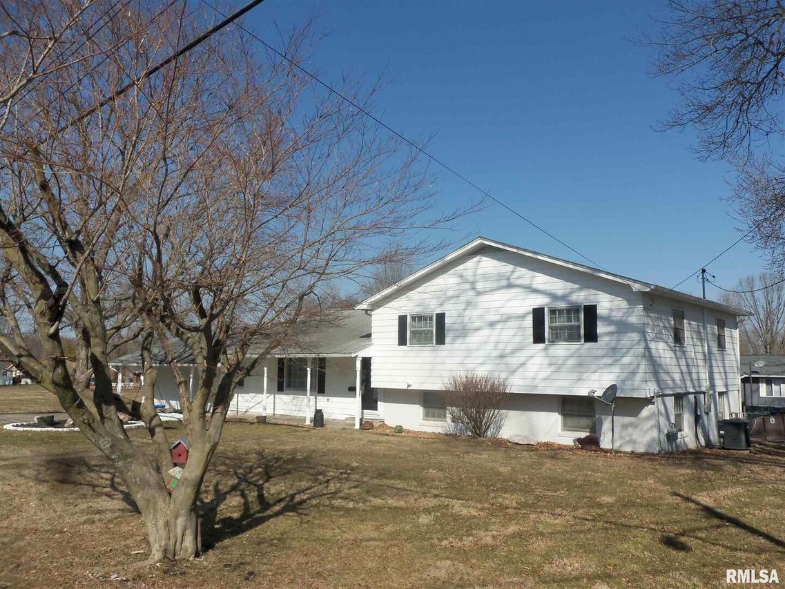 205 W Adams St., Benton, IL 62812