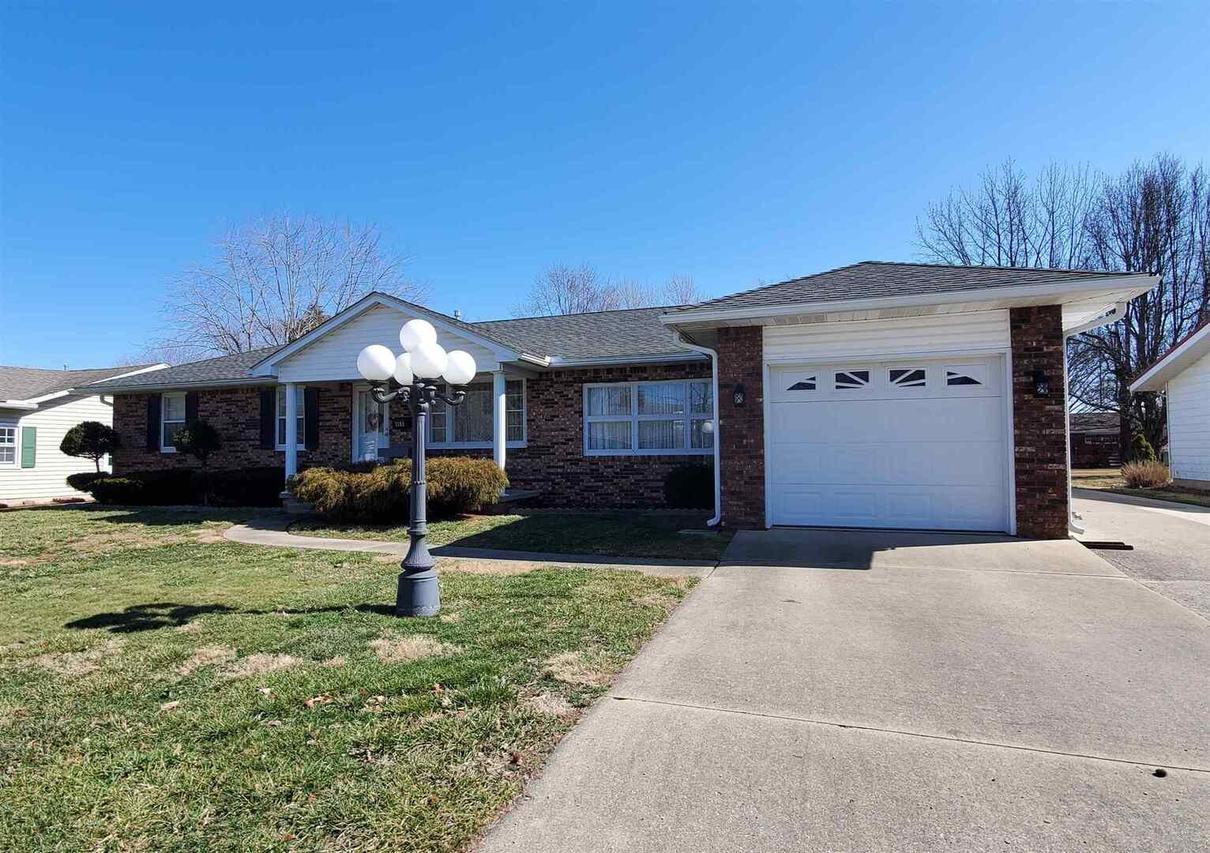 1103 Meadow Hills Dr., Mcleansboro, IL 62859